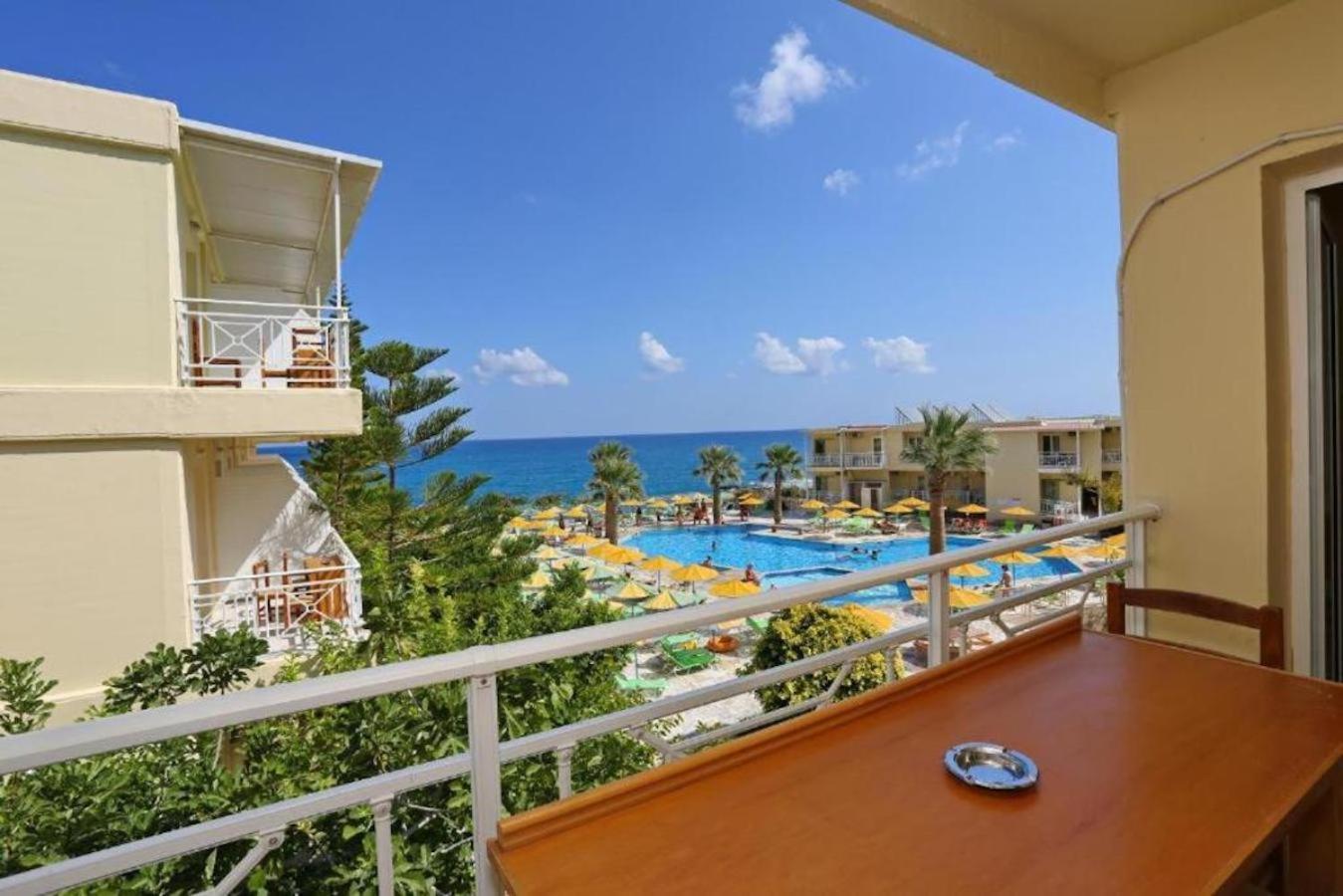 Eri Beach & Village Hotel 헐소니소스 외부 사진