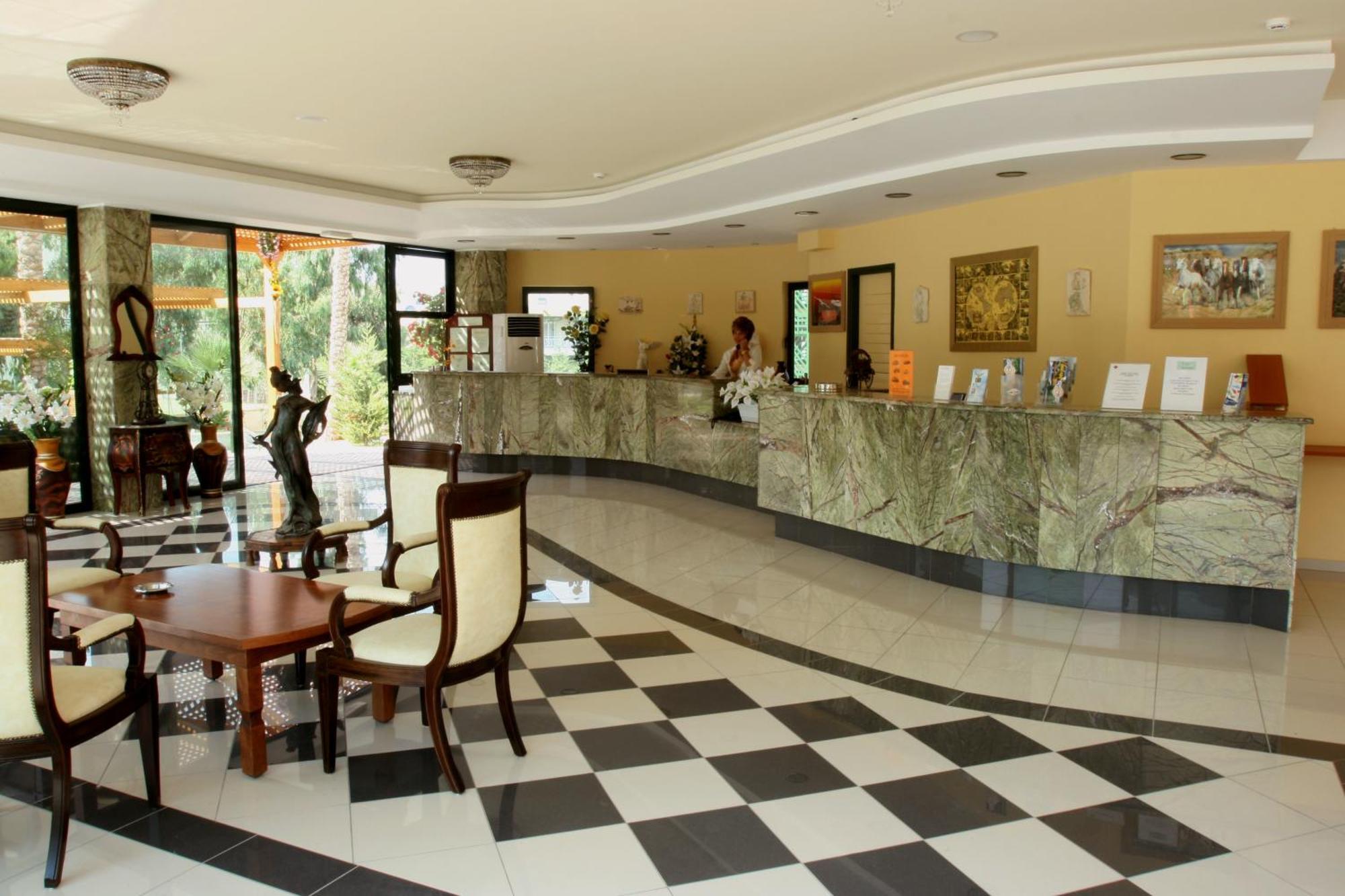 Eri Beach & Village Hotel 헐소니소스 외부 사진