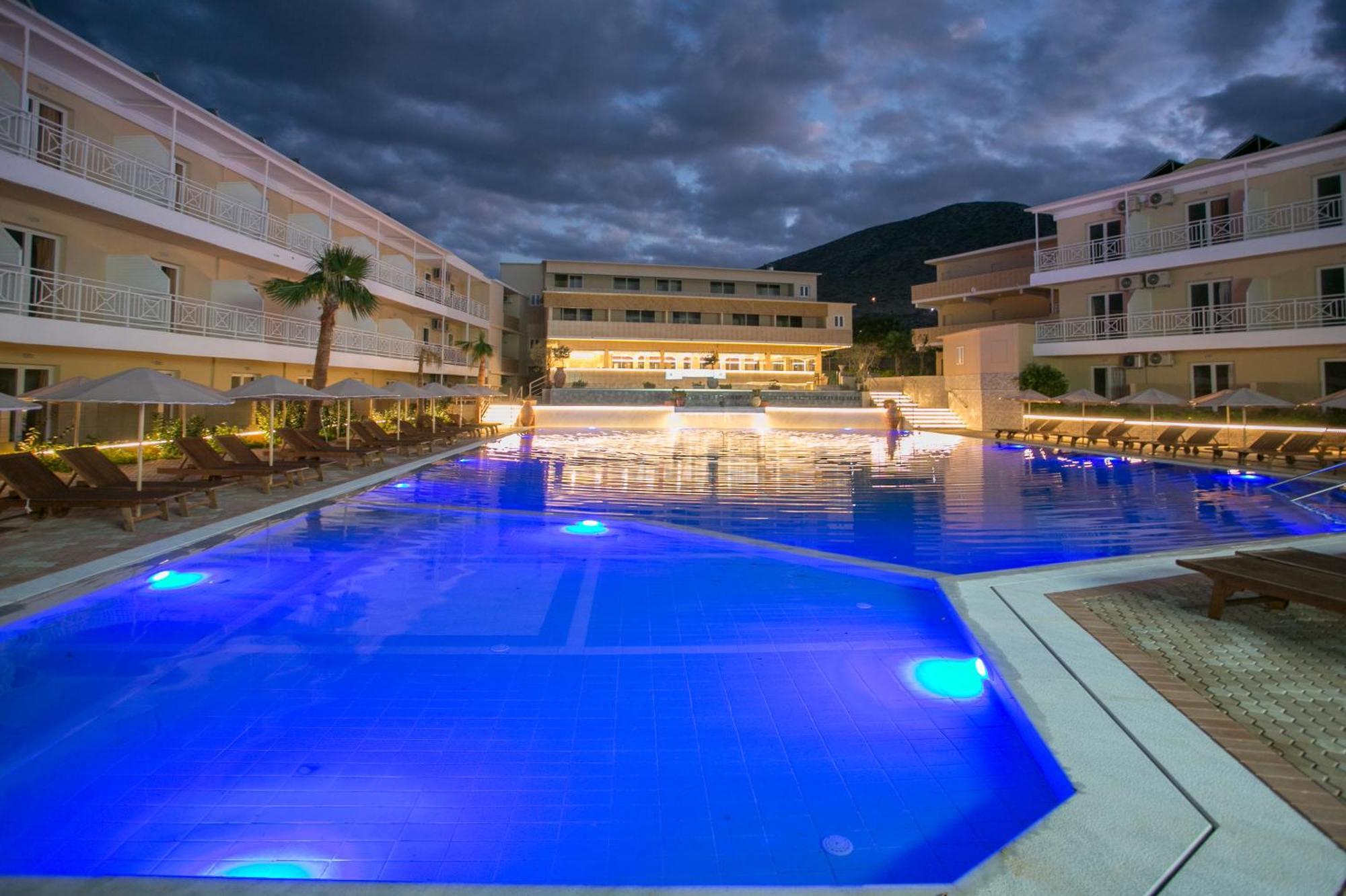 Eri Beach & Village Hotel 헐소니소스 외부 사진