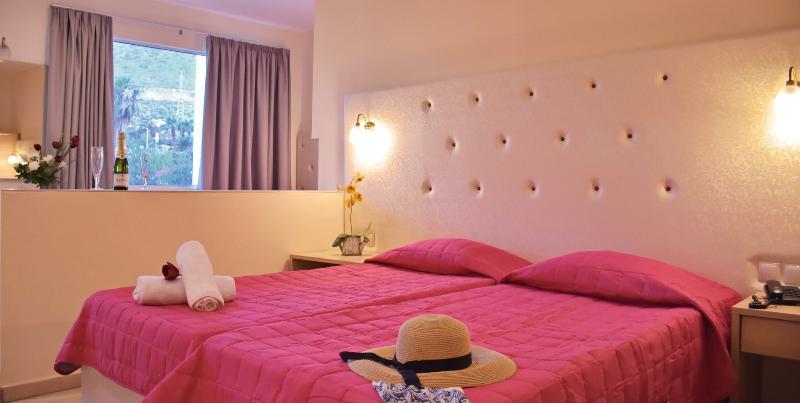 Eri Beach & Village Hotel 헐소니소스 외부 사진